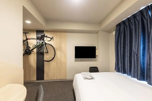 Tek Kişilik Oda, Sigara İçilmez (Cycle)