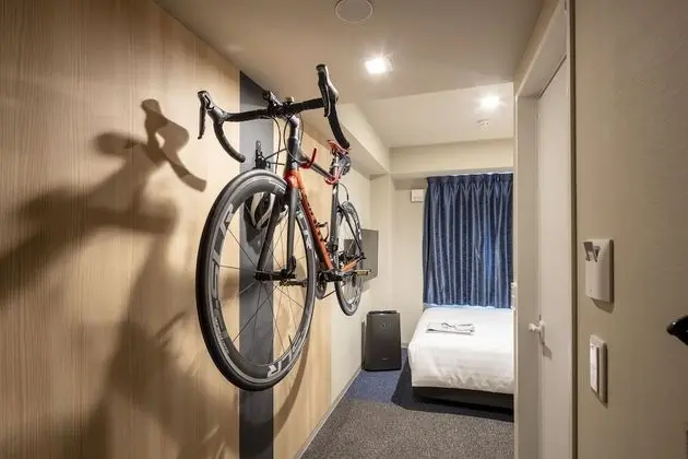 Tek Kişilik Oda, Sigara İçilmez (Cycle)