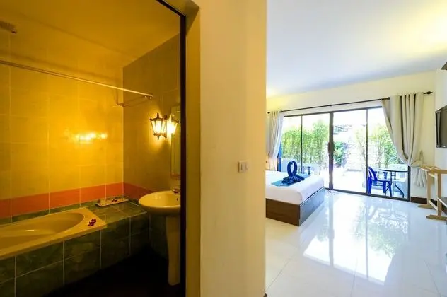 Deluxe Tek Büyük Yataklı Oda, 1 Çift Kişilik Yatak, Havuz Manzaralı