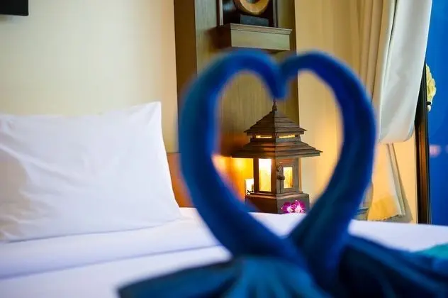 Deluxe Tek Büyük Yataklı Oda, 1 Çift Kişilik Yatak, Havuz Manzaralı