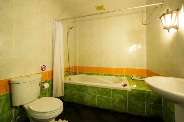 Deluxe Tek Büyük Yataklı Oda, 1 Çift Kişilik Yatak, Havuz Manzaralı