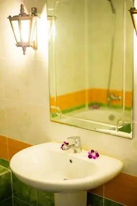 Deluxe Tek Büyük Yataklı Oda, 1 Çift Kişilik Yatak, Havuz Manzaralı