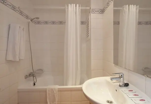 Büyük Yataklı Tek Kişilik Oda, Balkon