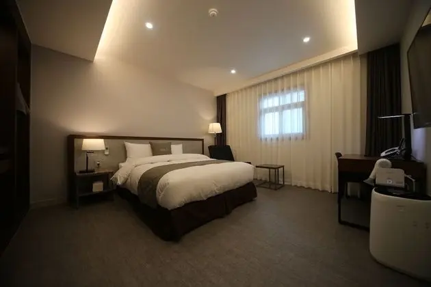 Deluxe Room - Breakfast for 1(except Sunday & Public Holiday), More than 2 nights stay, Free Laundry