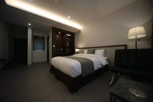 Deluxe Room - Breakfast for 1(except Sunday & Public Holiday), More than 2 nights stay, Free Laundry