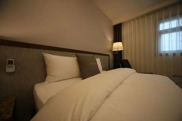 Deluxe Room - Breakfast for 1(except Sunday & Public Holiday), More than 2 nights stay, Free Laundry