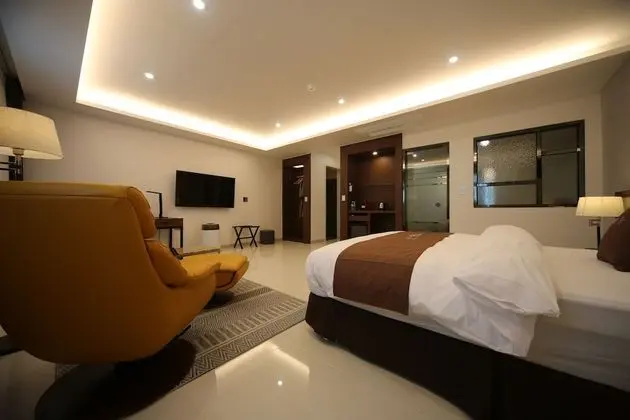Premier Room - Breakfast for 1(except Sunday & PH), More than 2 nights stay, Free Laundry(Limited)