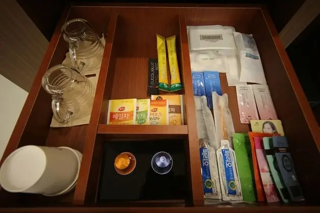 Premier Room - Breakfast for 1(except Sunday & PH), More than 2 nights stay, Free Laundry(Limited)