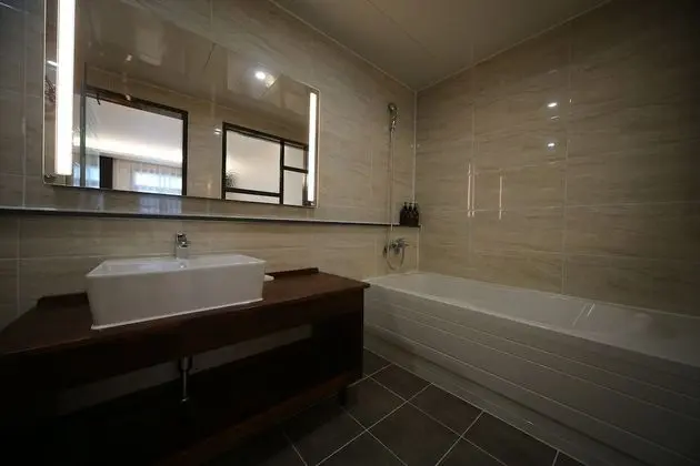 Premier Room - Breakfast for 1(except Sunday & PH), More than 2 nights stay, Free Laundry(Limited)