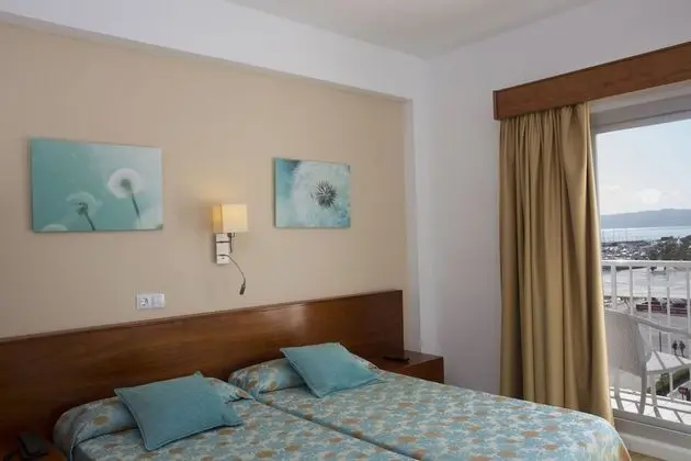 Tek Büyük Yataklı Oda, Balkon, Kısmi Deniz Manzaralı