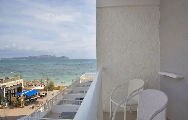 Tek Büyük Yataklı Oda, Balkon, Kısmi Deniz Manzaralı