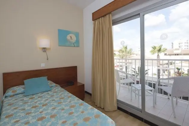 Tek Kişilik Oda, Balkon, Kısmi Deniz Manzaralı