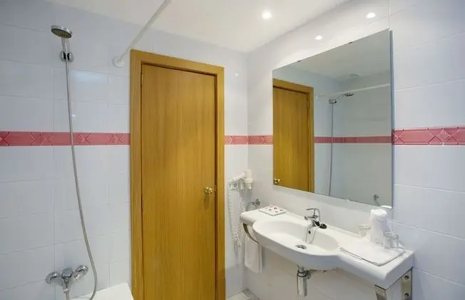 Tek Kişilik Oda, Balkon, Kısmi Deniz Manzaralı