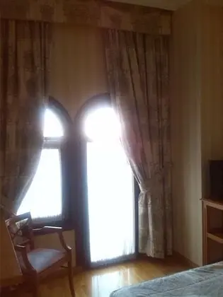 Büyük Yataklı Tek Kişilik Oda