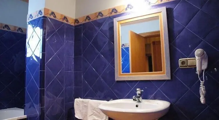 Büyük Yataklı Tek Kişilik Oda