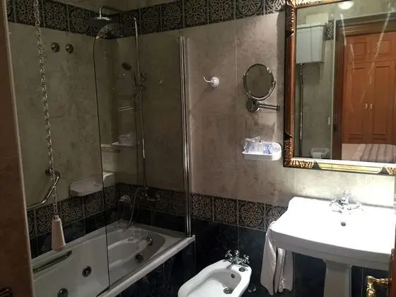 Tek Büyük Yataklı Oda, 2 Tek Kişilik Yatak