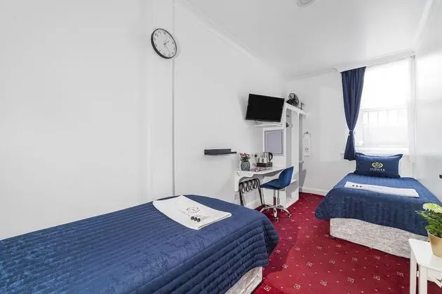 Basic İki Ayrı Yataklı Oda, Ortak Banyo