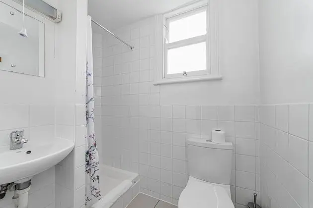 Basic İki Ayrı Yataklı Oda, Ortak Banyo