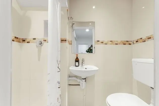 Basic İki Ayrı Yataklı Oda, Ortak Banyo