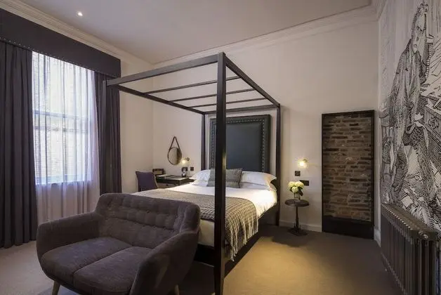 Luxury Oda (Four Poster Bed)