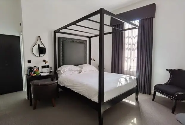 Luxury Oda (Four Poster Bed)