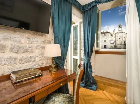 Deluxe Tek Büyük Yataklı Oda, Balkon