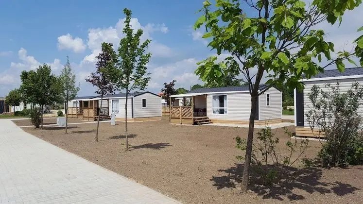 Karavan, Bahçe Manzaralı