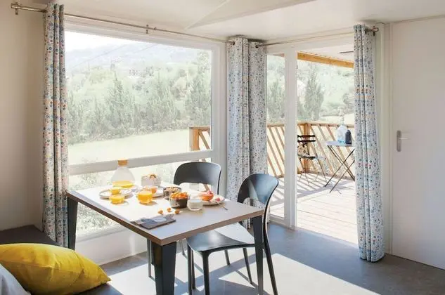 Karavan, Bahçe Manzaralı