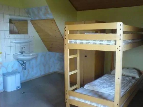 İki Ayrı Yataklı Oda, Ortak Banyo