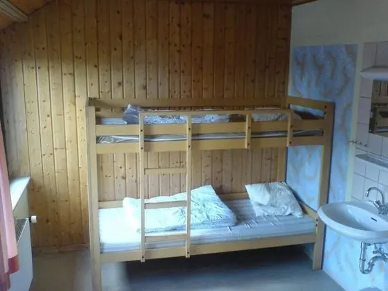 İki Ayrı Yataklı Oda, Ortak Banyo