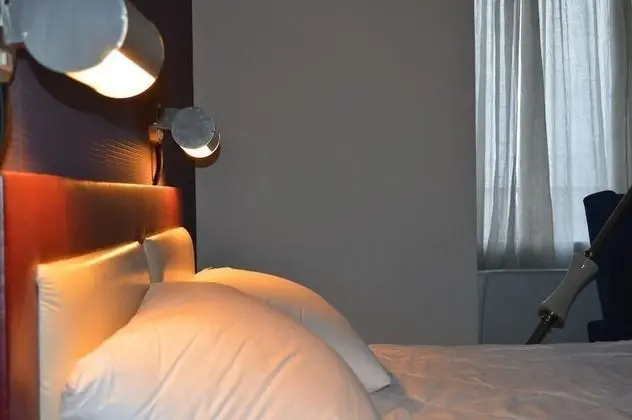 Tek Büyük veya İki Ayrı Yataklı Oda, Balkon