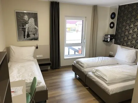 Üç Kişilik Oda