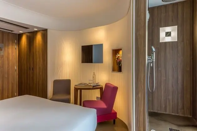 Tek Büyük Yataklı Oda (Hi-Macs)