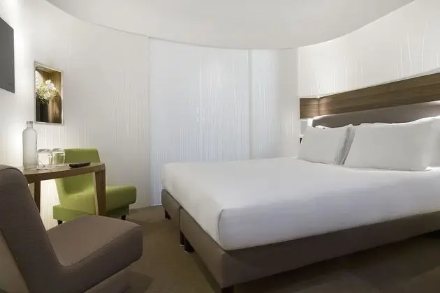 Tek Büyük Yataklı Oda (Hi-Macs)