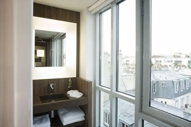 Tek Büyük Yataklı Oda (Hi-Macs)