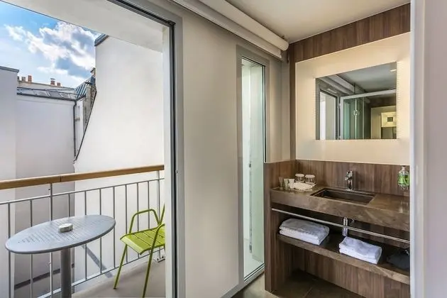 Tek Büyük Yataklı Oda (Hi-Macs)