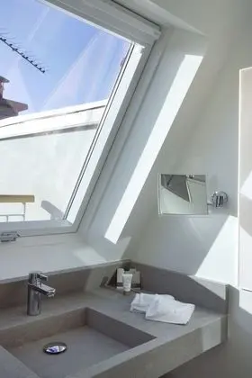 Tek Büyük Yataklı Oda (Sous Les Toits)