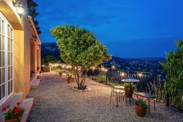 Deluxe Tek Büyük Yataklı Oda (Place Pigalle)