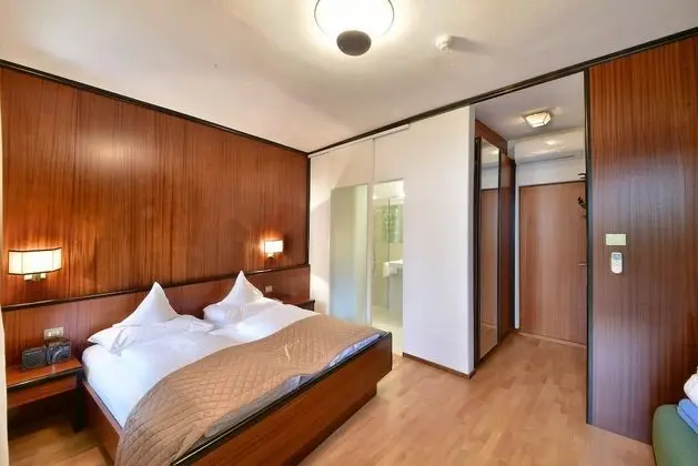 Tek Büyük veya İki Ayrı Yataklı Oda, Balkon (East side)