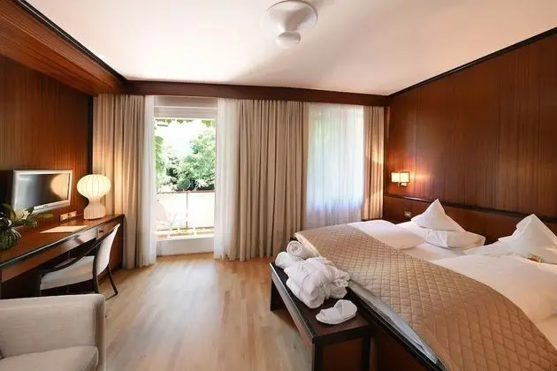 Tek Büyük veya İki Ayrı Yataklı Oda, Balkon (East side)