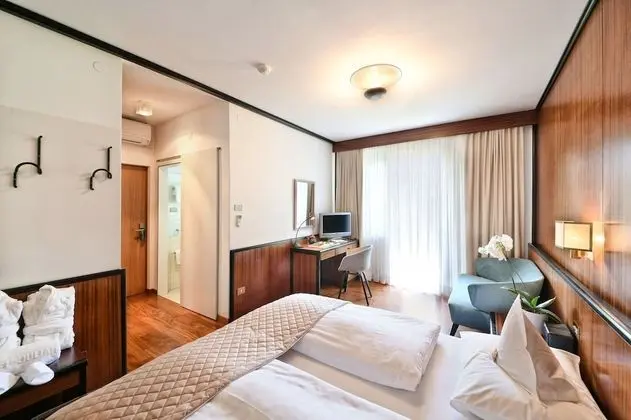 Tek Büyük veya İki Ayrı Yataklı Oda, Balkon (East side)