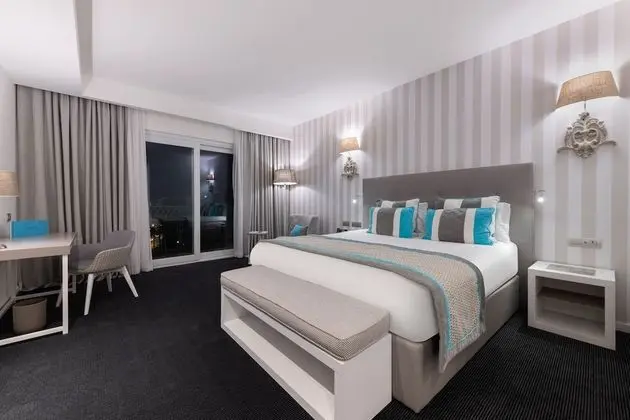 Deluxe Tek Büyük veya İki Ayrı Yataklı Oda, Deniz Manzaralı