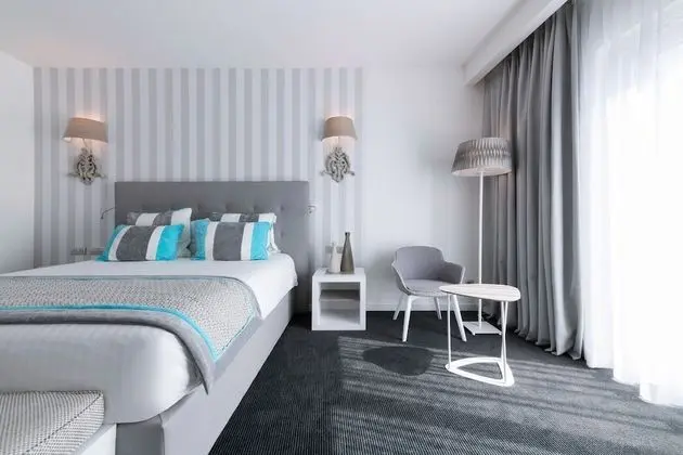 Deluxe Tek Büyük veya İki Ayrı Yataklı Oda, Deniz Manzaralı