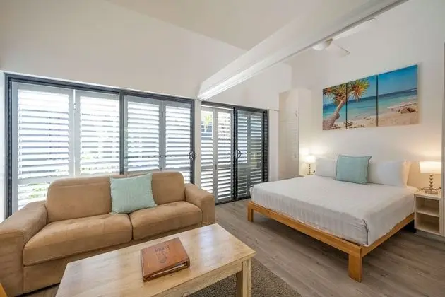 Standard Room, 1 Queen Bed, Balcony (Schoolies not allowed)