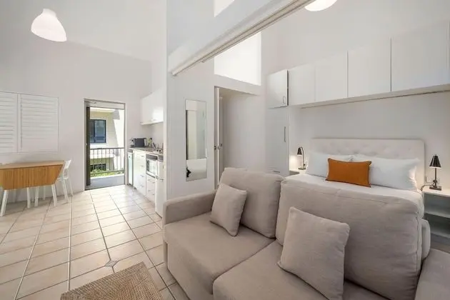 Standard Room, 1 Queen Bed, Balcony (Schoolies not allowed)