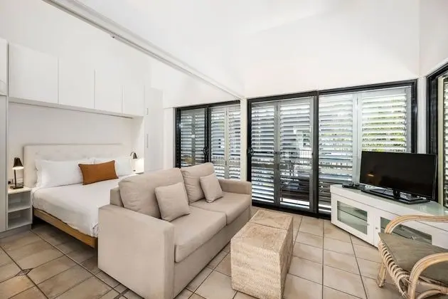 Standard Room, 1 Queen Bed, Balcony (Schoolies not allowed)