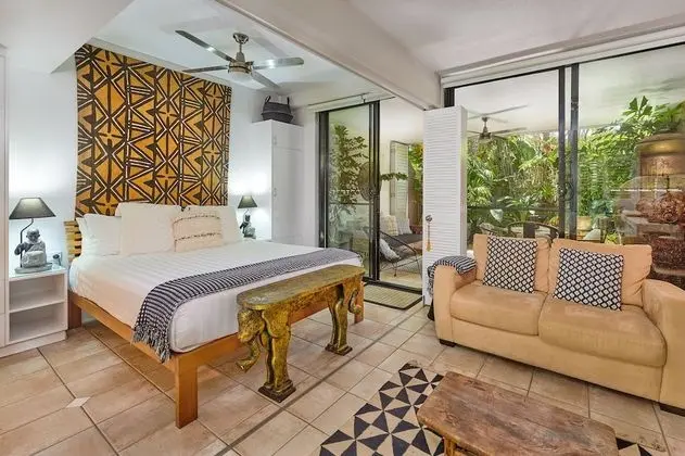 Standard Room, 1 Queen Bed, Courtyard Area (Schoolies not allowed)
