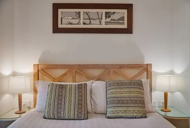 Standard Room, 1 Queen Bed, Courtyard Area (Schoolies not allowed)
