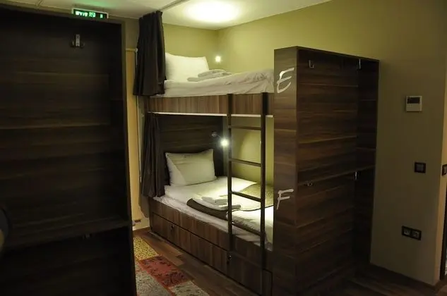 Basic Ortak Ranzalı Oda, Karma Ranzalı Oda, Ortak Banyo (For 8 People)