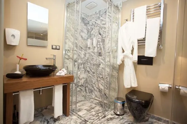 Basic Ortak Ranzalı Oda, Karma Ranzalı Oda, Ortak Banyo (For 8 People)